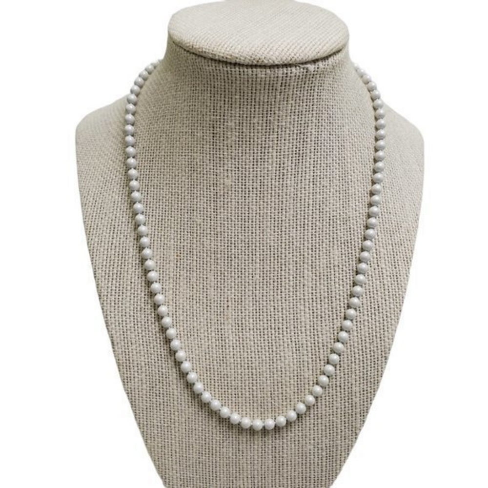 Oops A Daisy Necklace White Beaded Vintage Ball Ch‎
